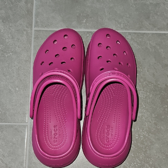 CROCS Pink Sandals Comfortable Slip-On Design - Picture 1 of 3